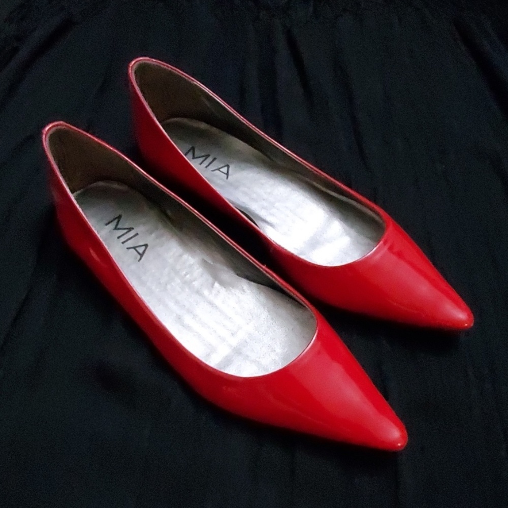 MIA Red Pointy Toe Flats - size 7